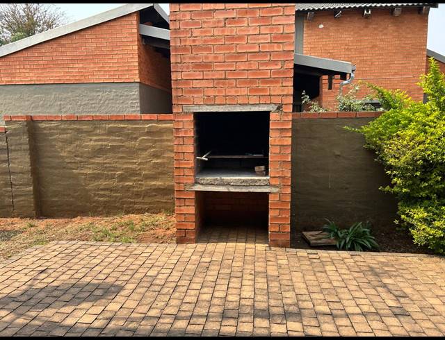 3 BEDROOM TOWNHOUSE FOR SALE IN WATERVAL EAST